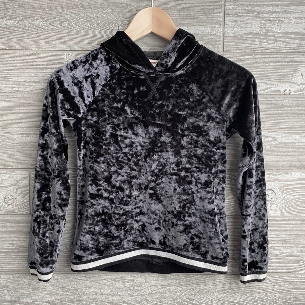 Black crushed velvet hoodie girls size S(7/8)